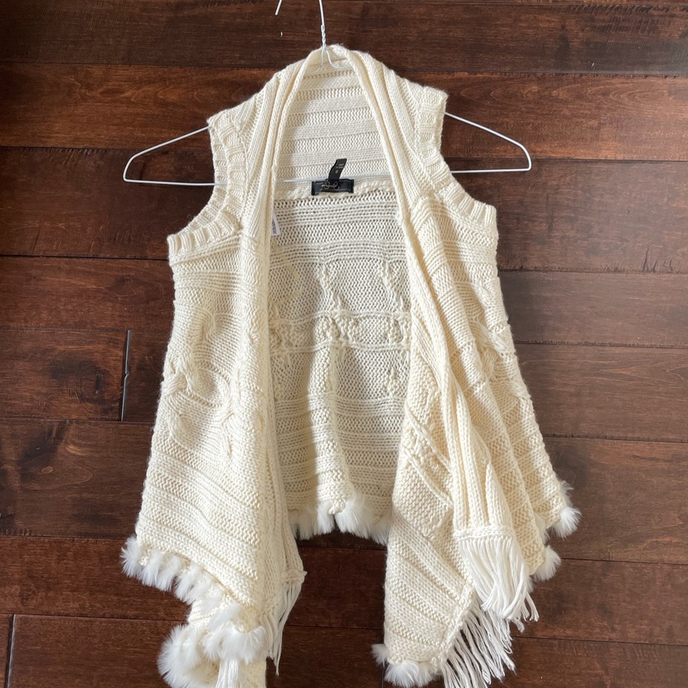 SUPER CUTE little girls cream sweater. Size small